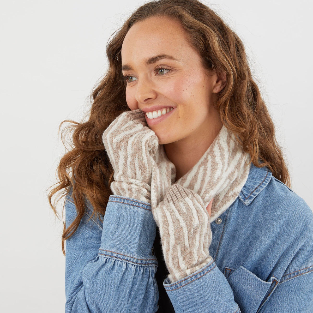 Zebra wrist warmers - cobble and white