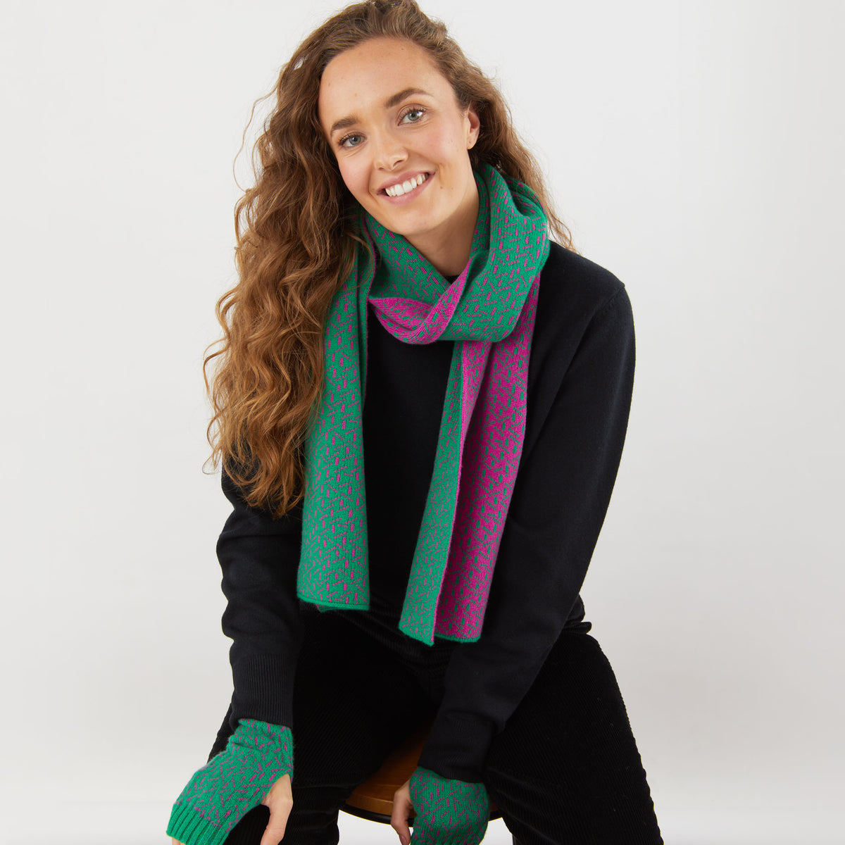 Scatter reversible scarf - billiard green and honesty