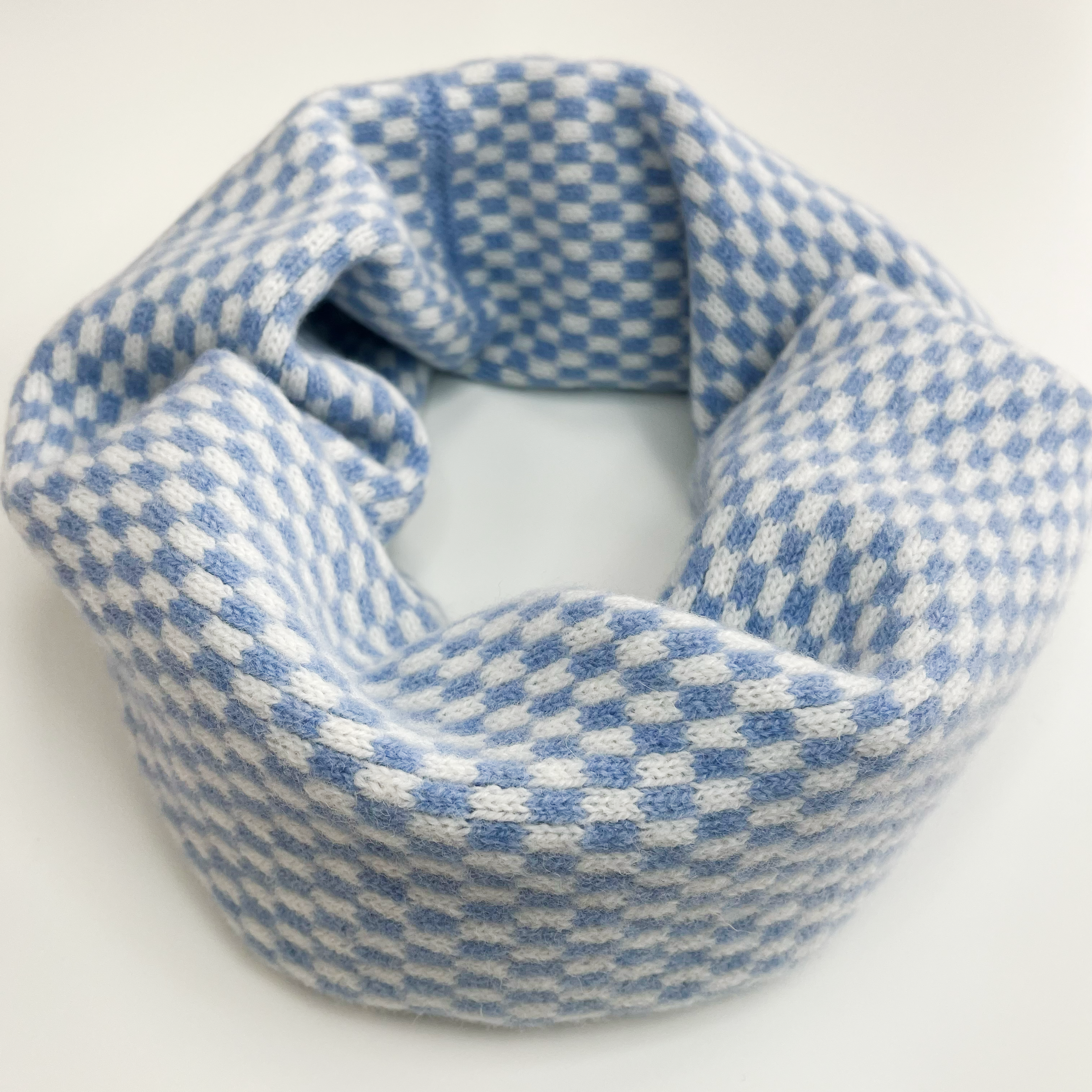 SAMPLE Checked snood / cowl - glacier and white