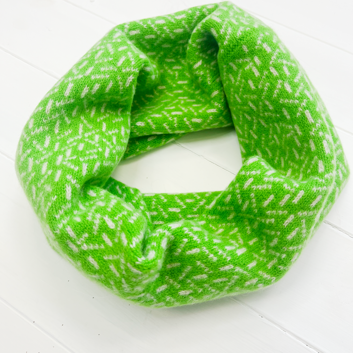 SAMPLE Scatter cowl - kelly green and oatmeal (dispatched in 2-3 weeks)