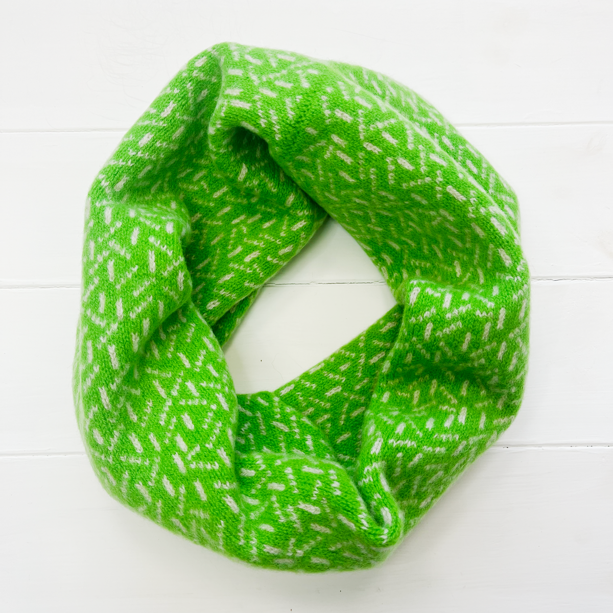 SAMPLE Scatter cowl - kelly green and oatmeal (dispatched in 2-3 weeks)