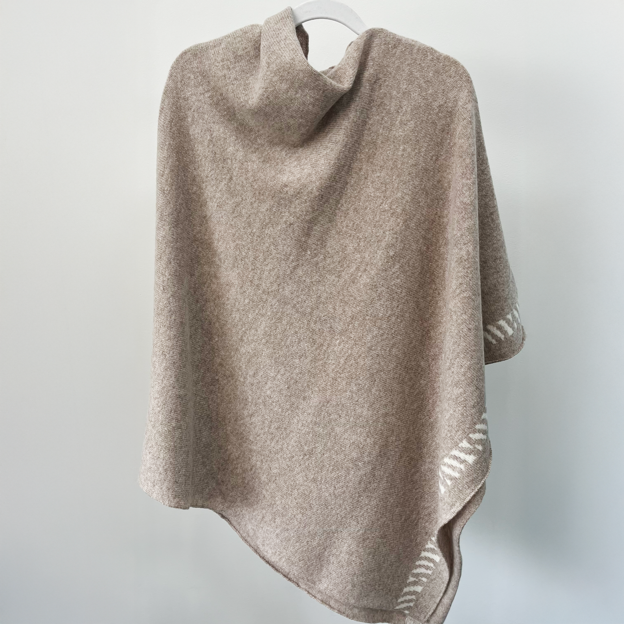 Lambswool knitted poncho - cobble beige and white