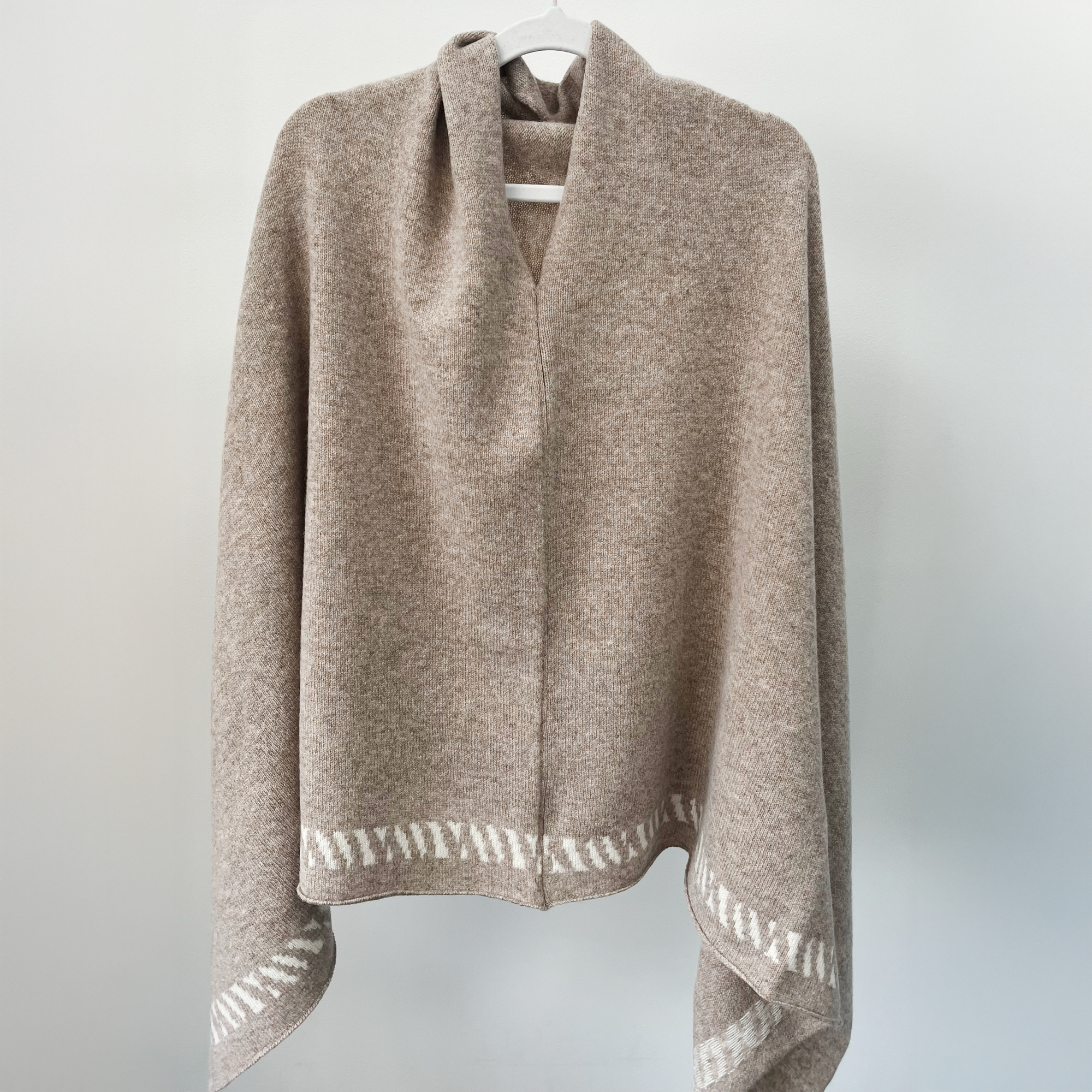 Lambswool knitted poncho - cobble beige and white
