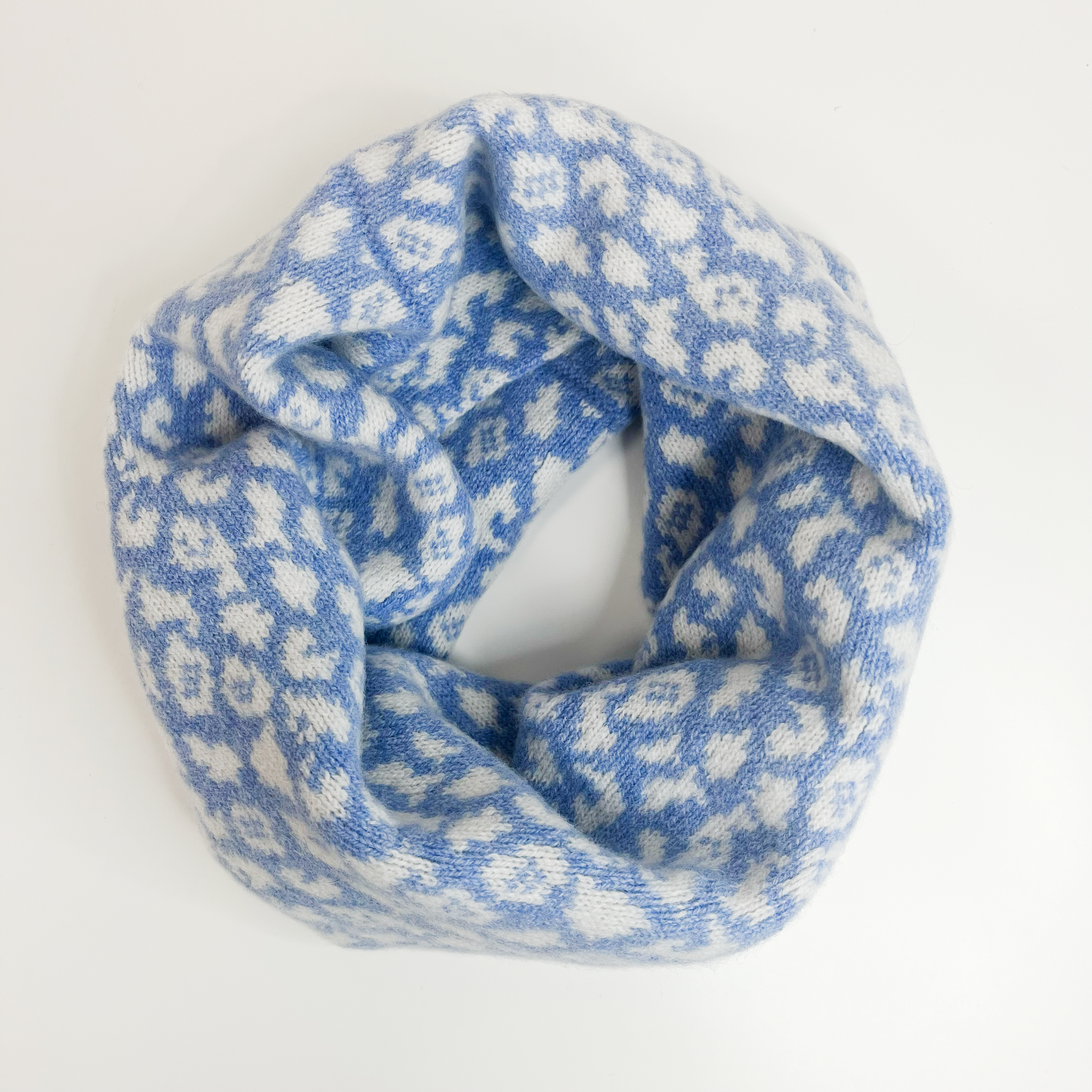 SAMPLE leopard cowl - glacier and white