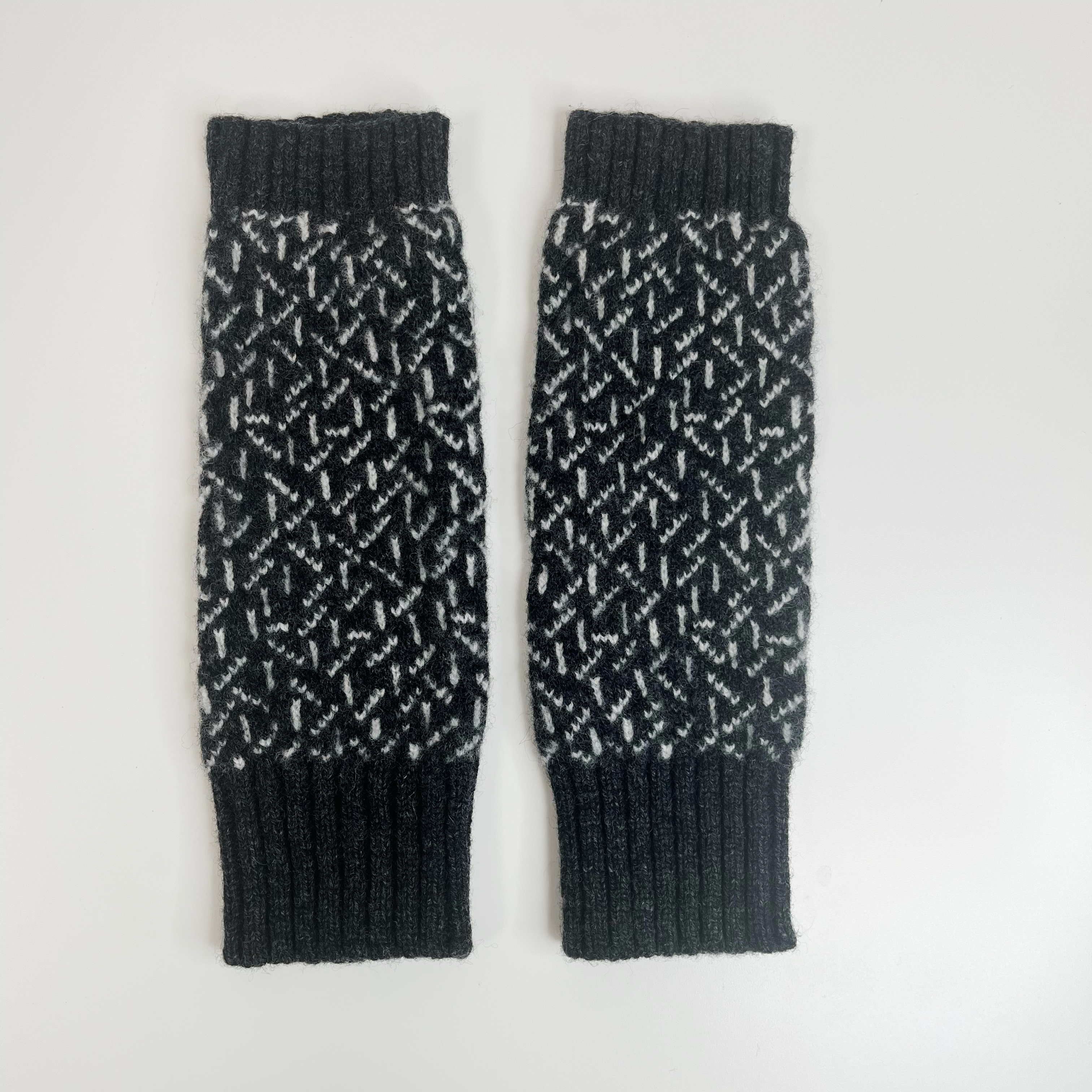 SAMPLE Scatter wrist warmers - charcoal and ecru