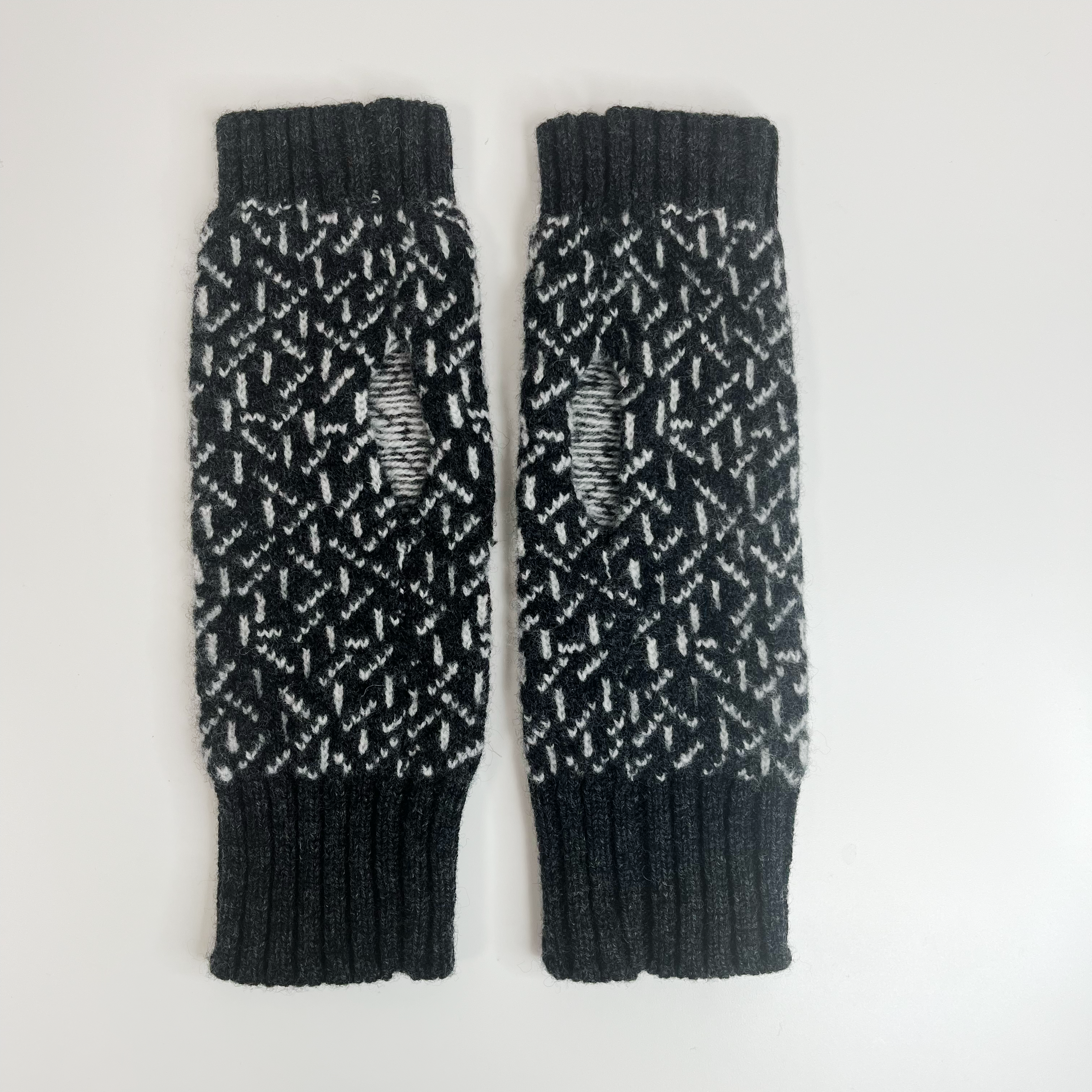 SAMPLE Scatter wrist warmers - charcoal and ecru