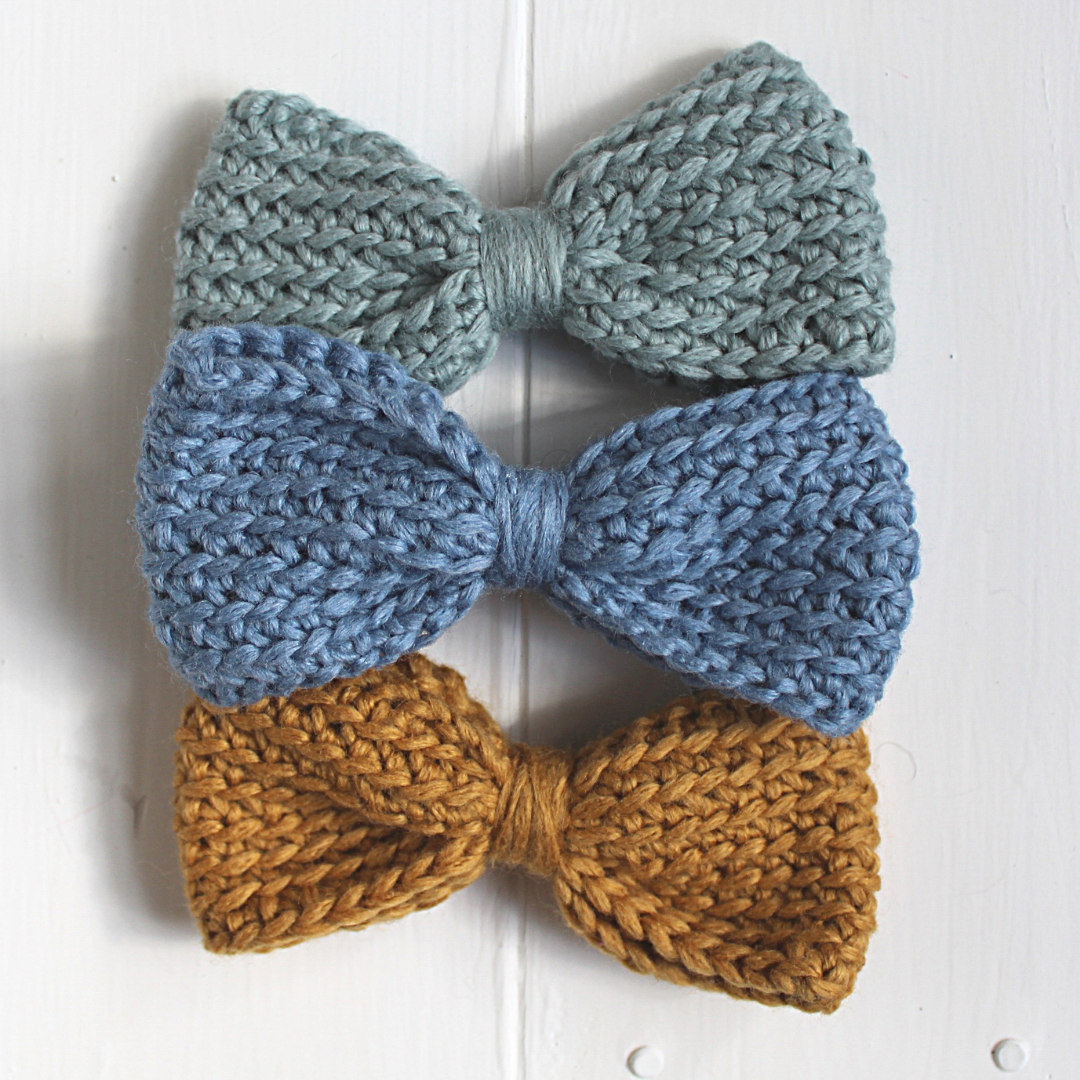 SAMPLE SALE Crochet bow hairclip