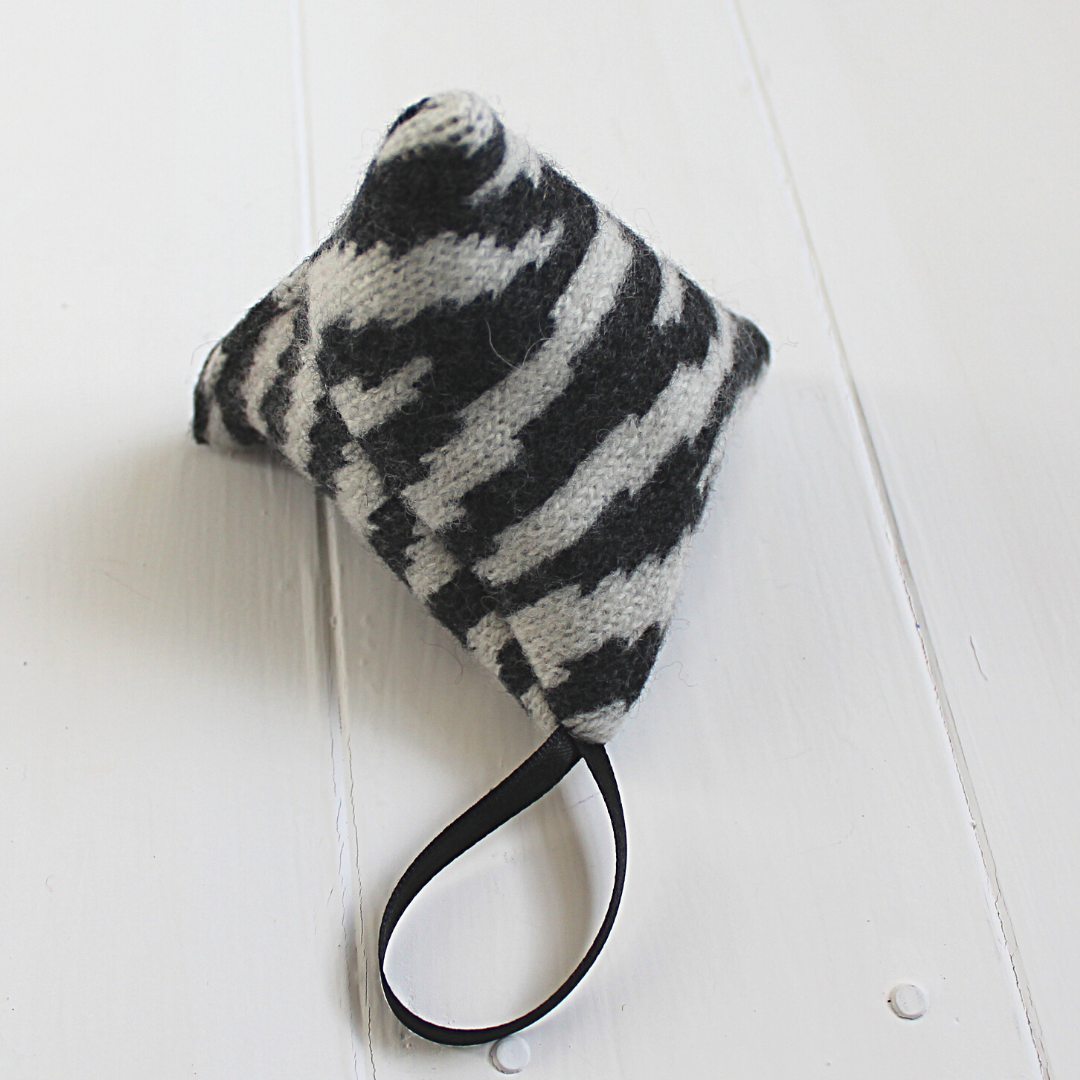 Zebra lavender bag - monochrome