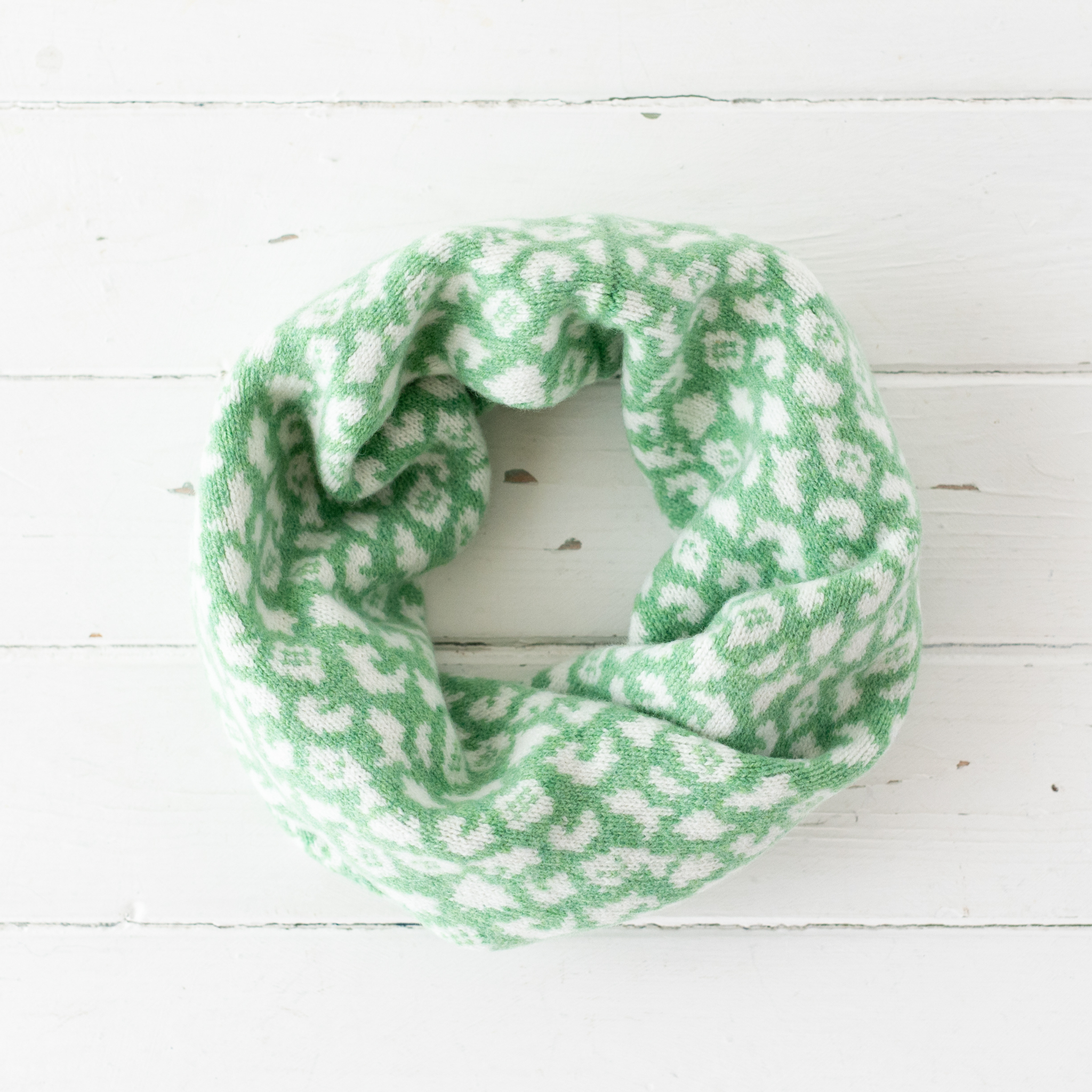 Leopard cowl - springtime and white (dispatched in 1-2 weeks)