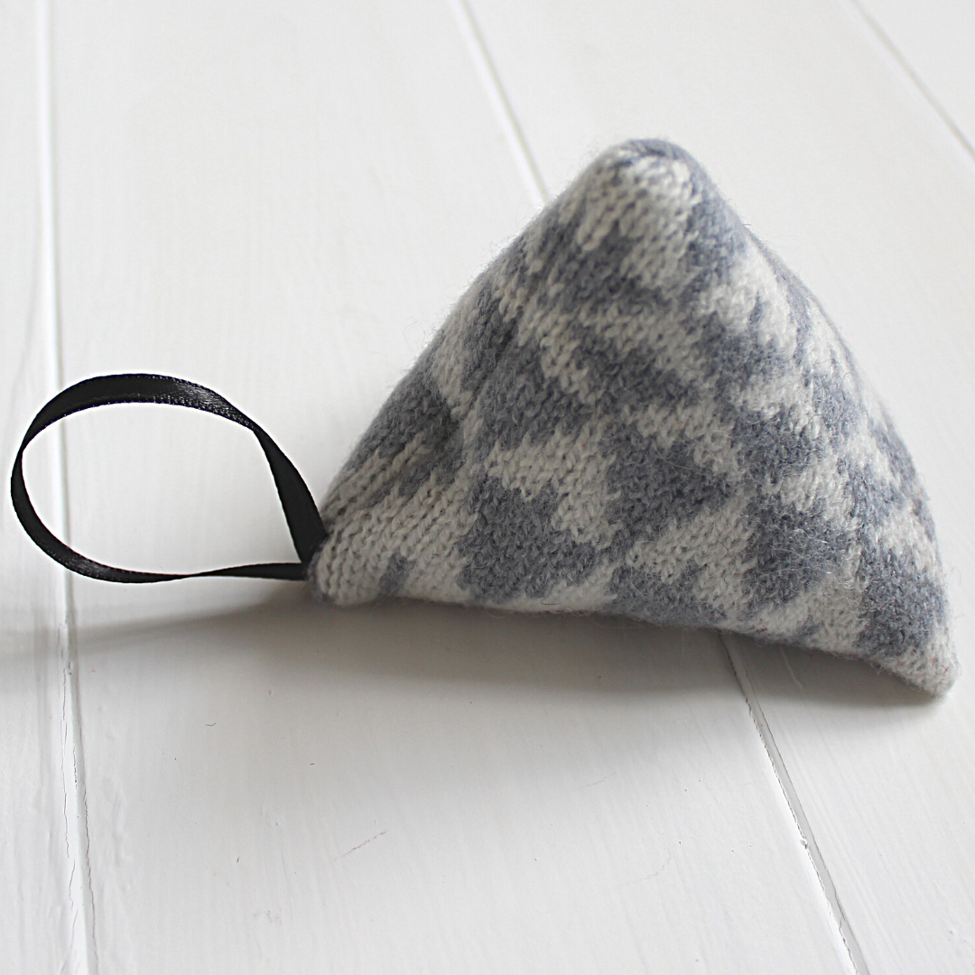 Mirror lavender bag - seal and white
