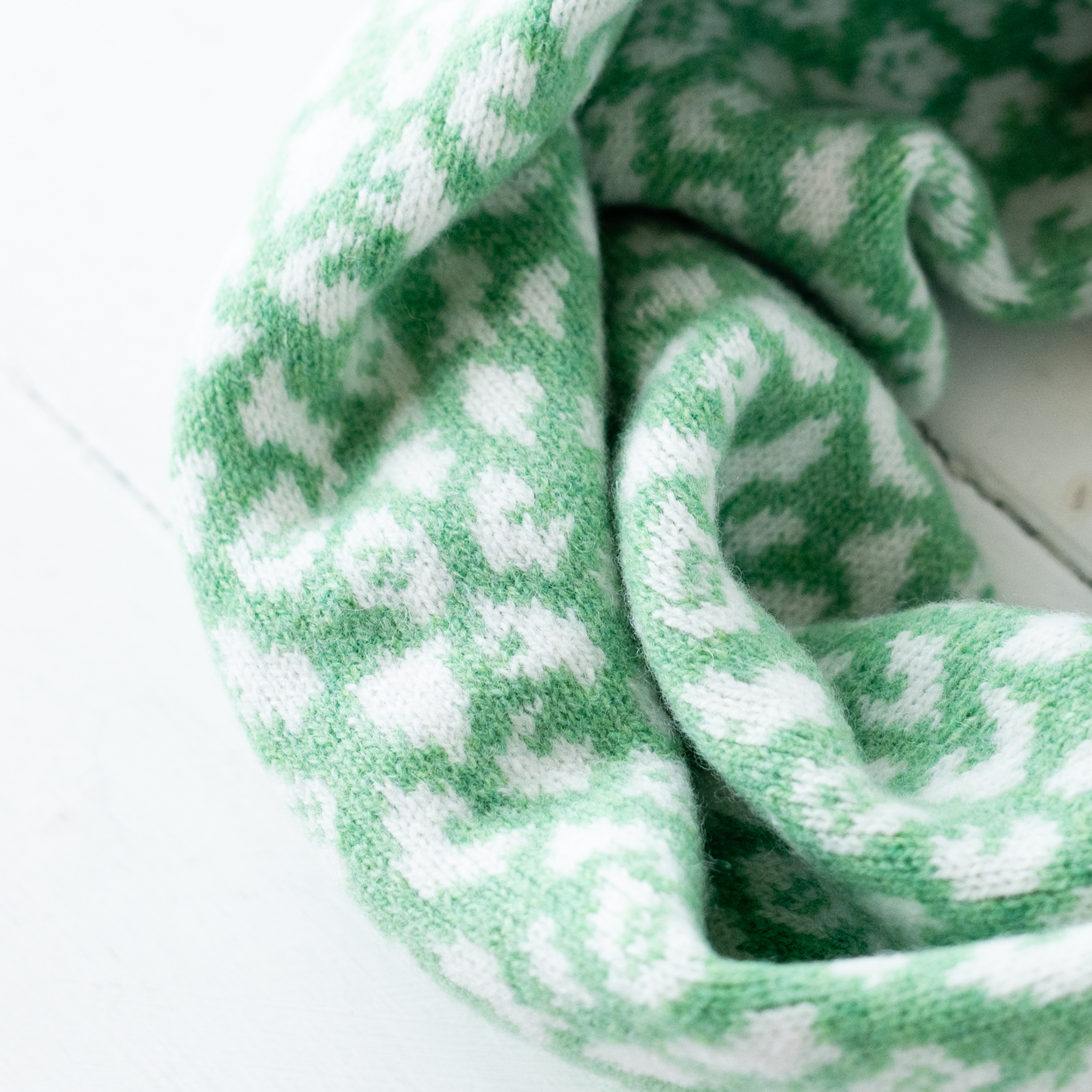Leopard cowl - springtime and white (dispatched in 1-2 weeks)