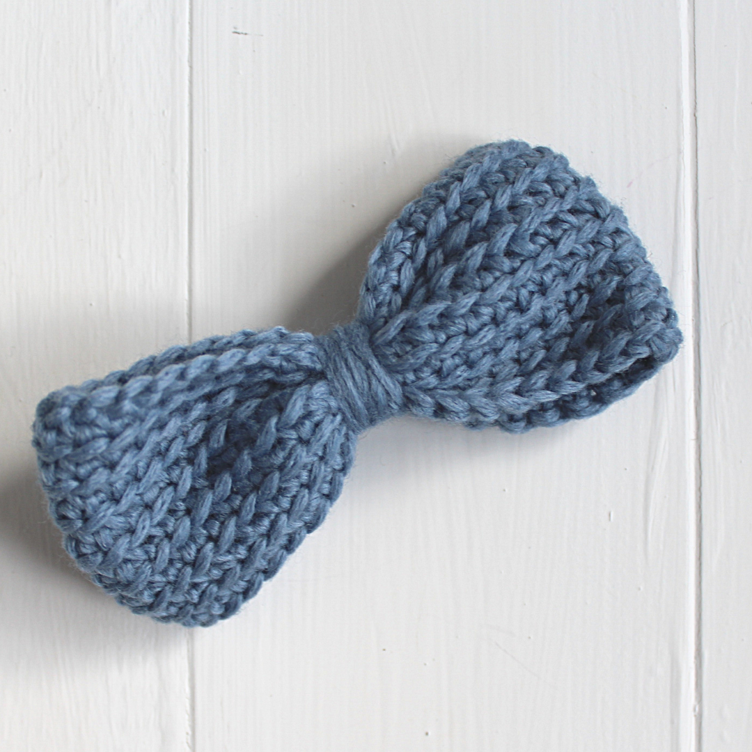 SAMPLE SALE Crochet bow hairclip