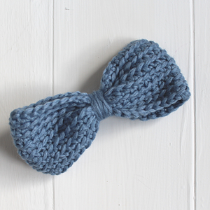 SAMPLE SALE Crochet bow hairclip