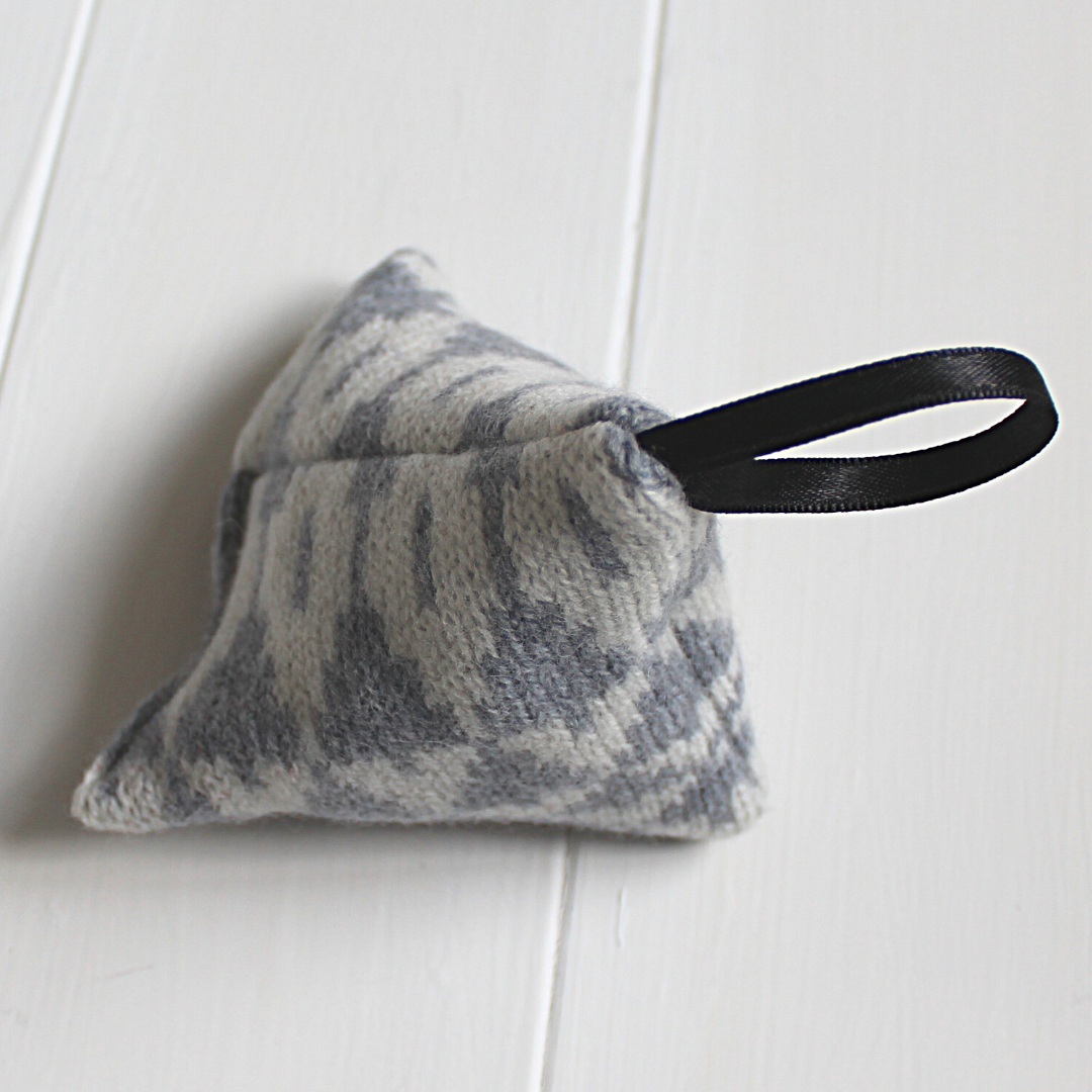 Mirror lavender bag - seal and white
