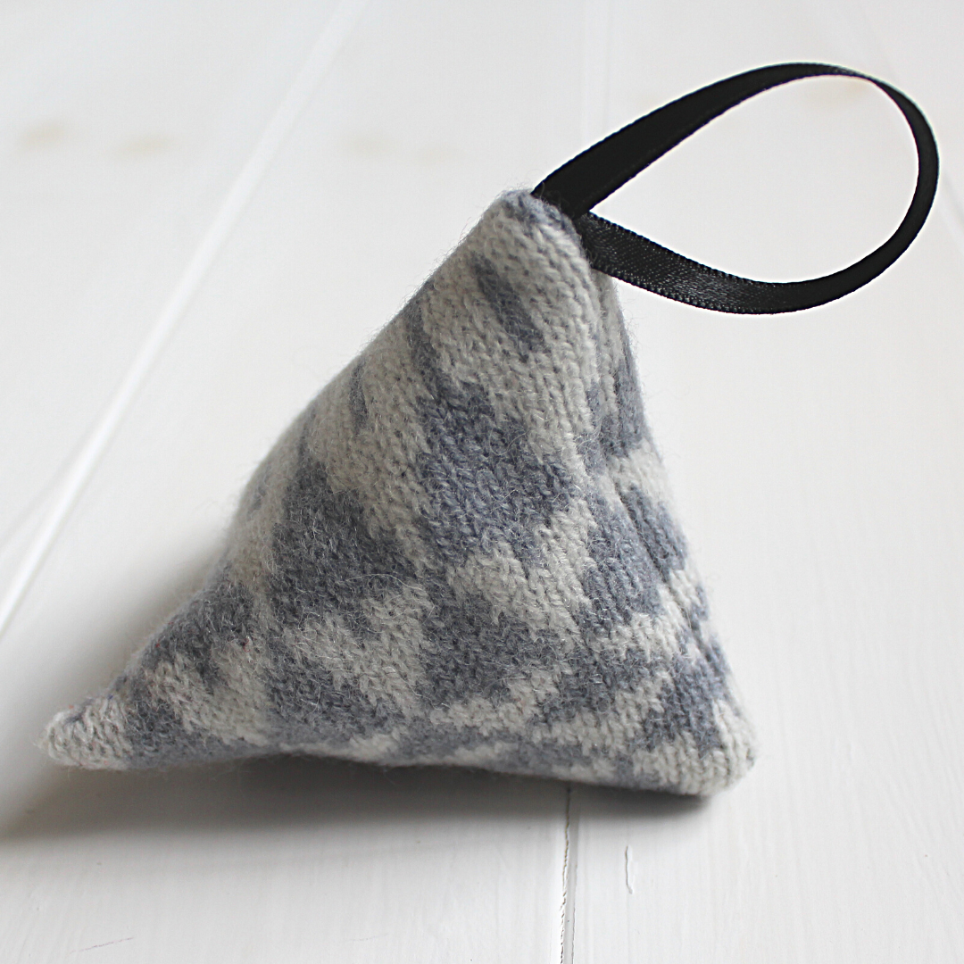 Mirror lavender bag - seal and white
