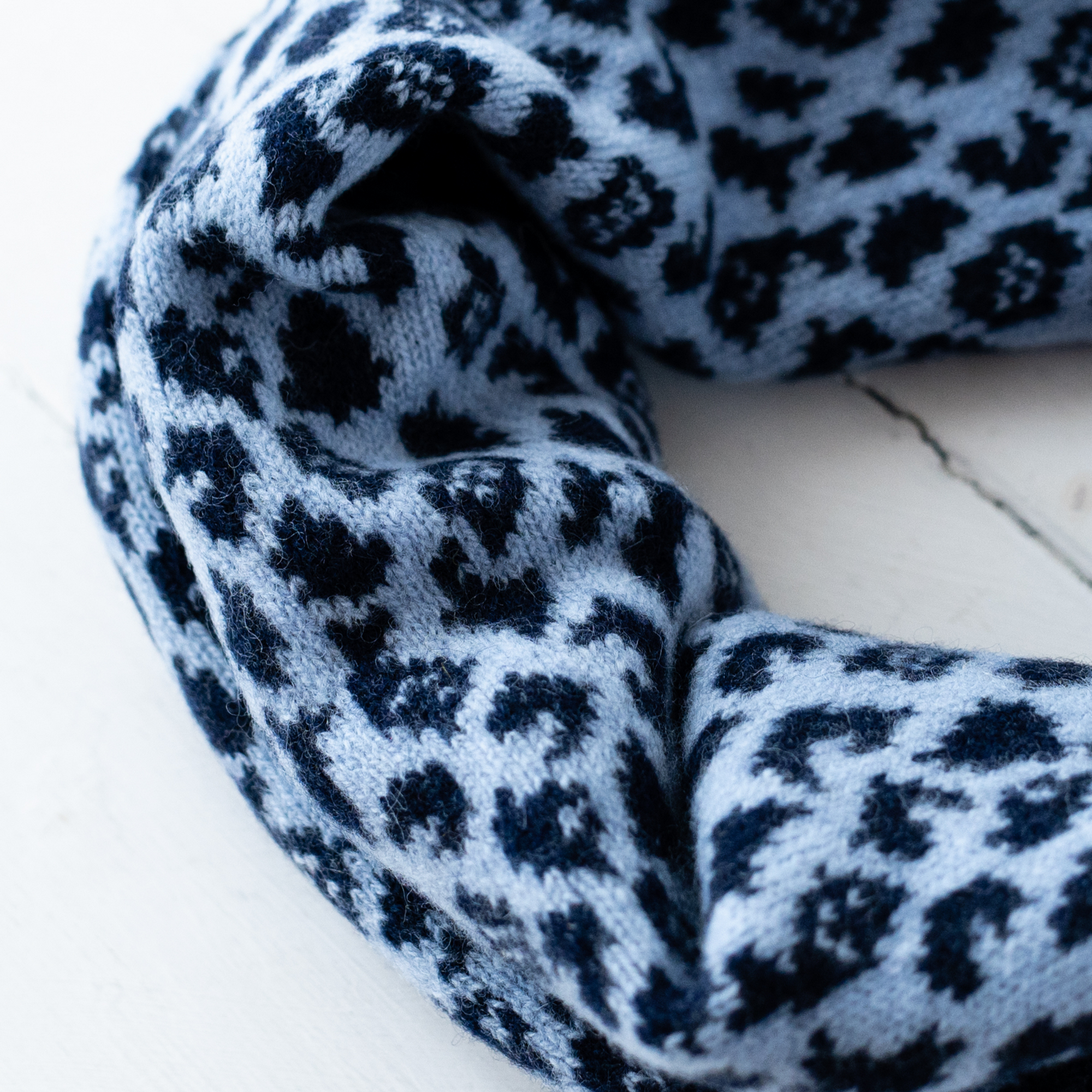 Leopard cowl - light blue and navy (MADE TO ORDER)