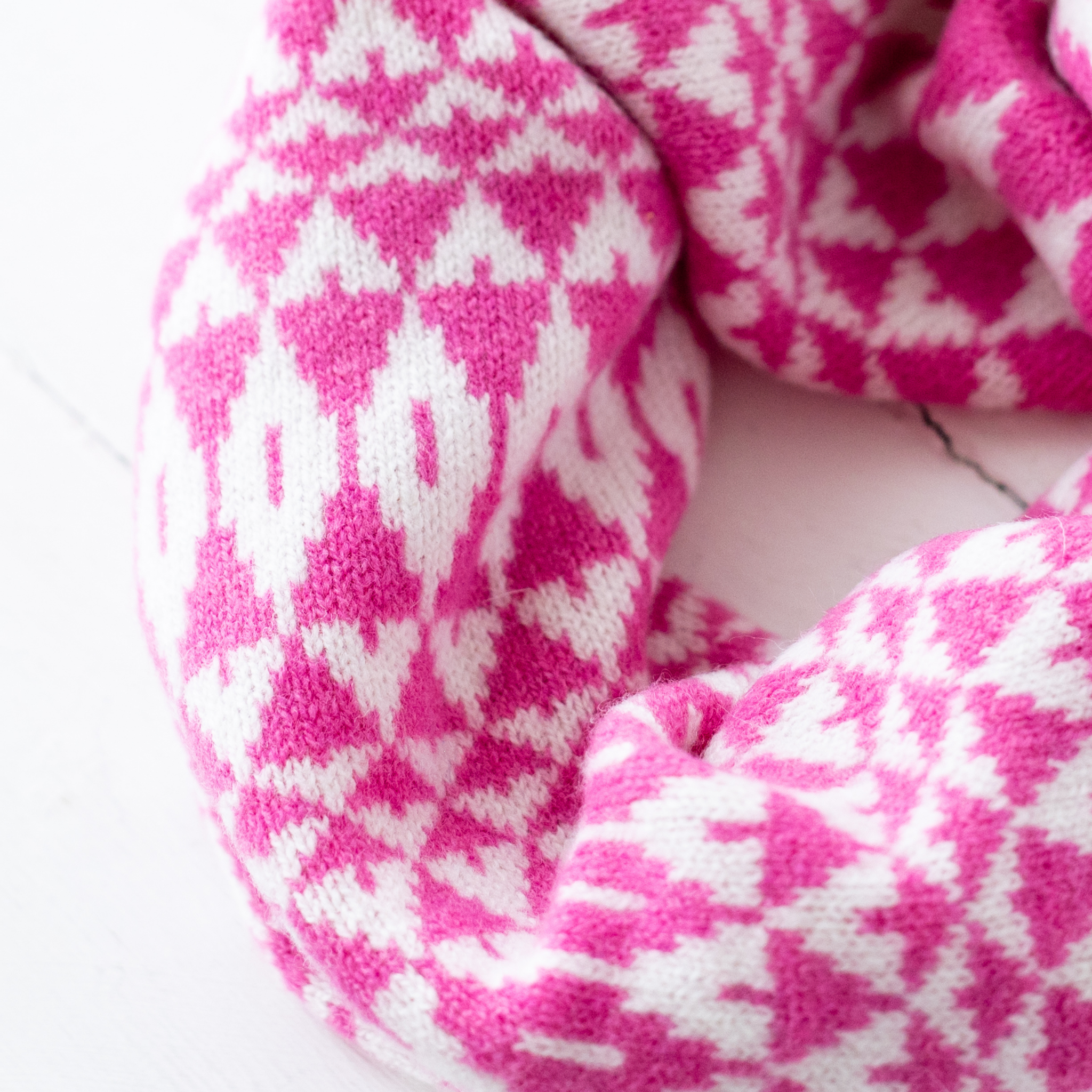Mirror cowl - bubblegum pink and white (PRE-ORDER)