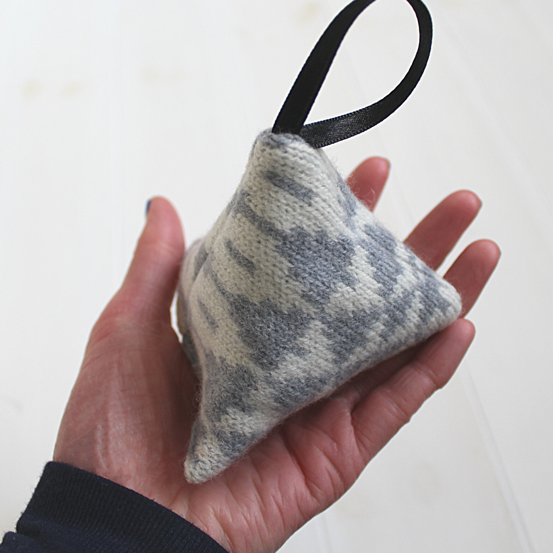 Mirror lavender bag - seal and white