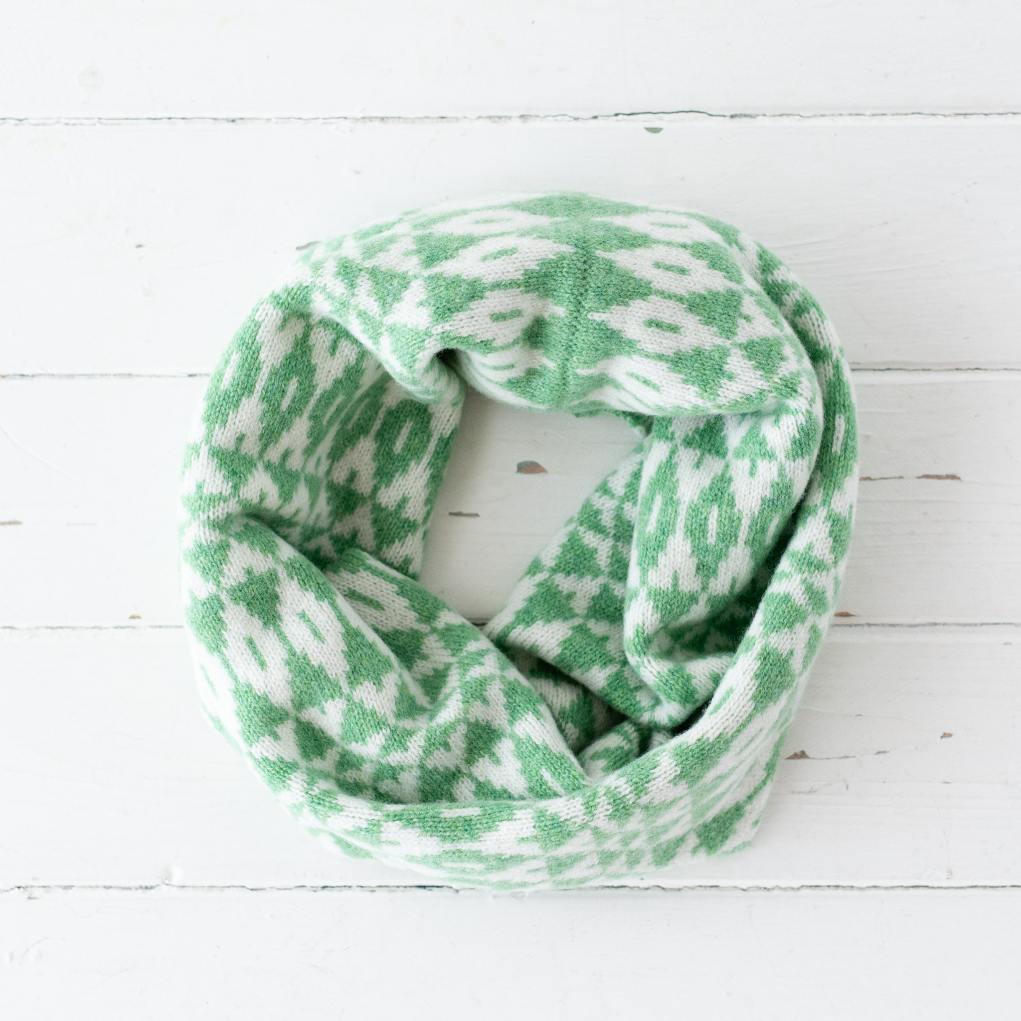 Mirror cowl - springtime and white (PRE-ORDER)