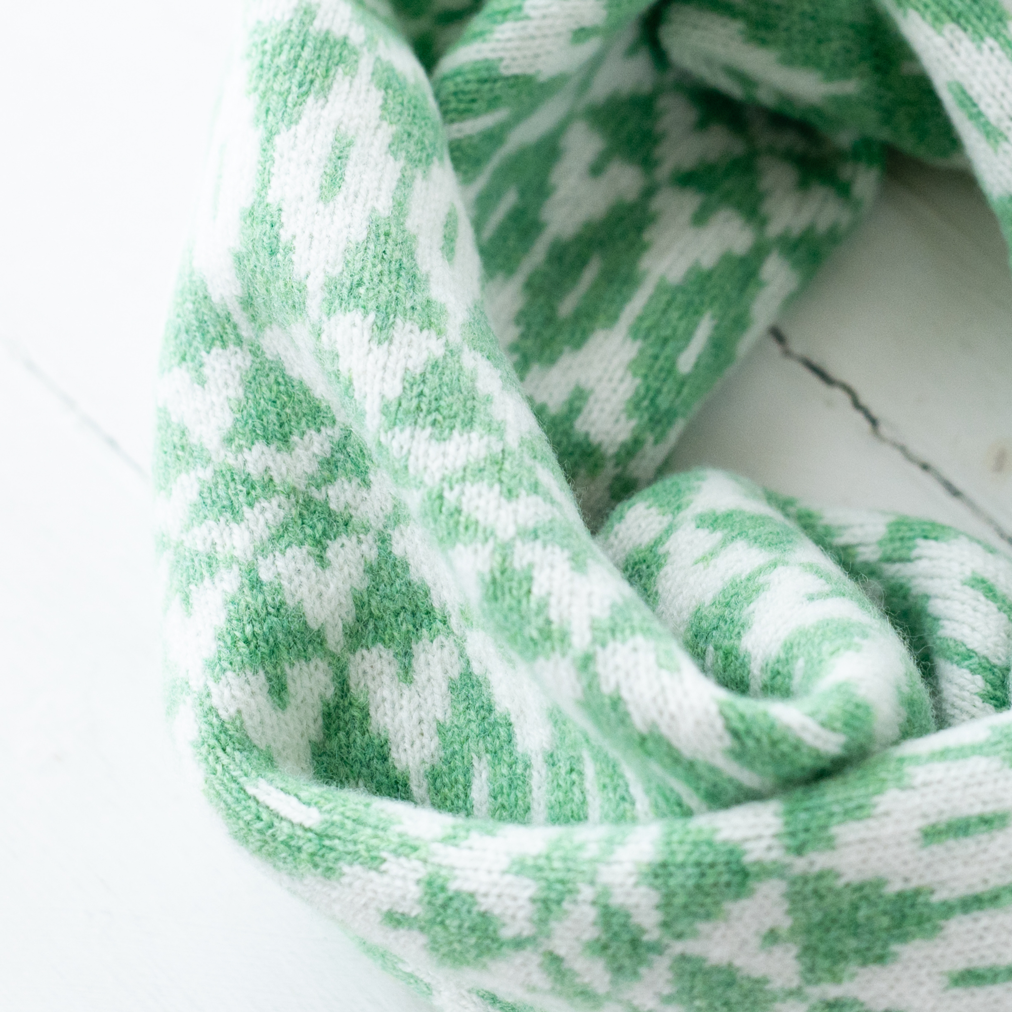 Mirror cowl - springtime and white (PRE-ORDER)
