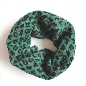 Leopard cowl - green and black