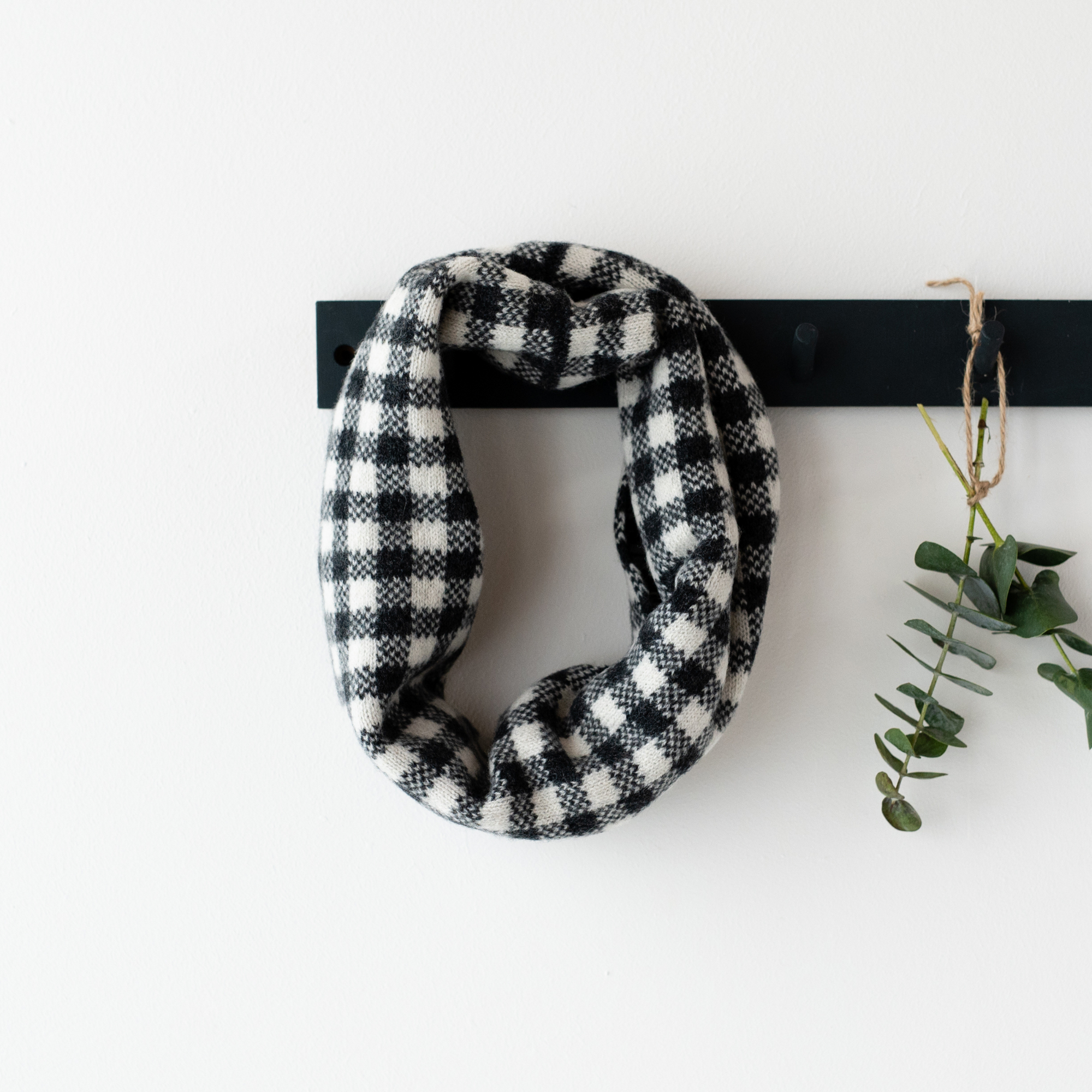 Gingham cowl - monochrome