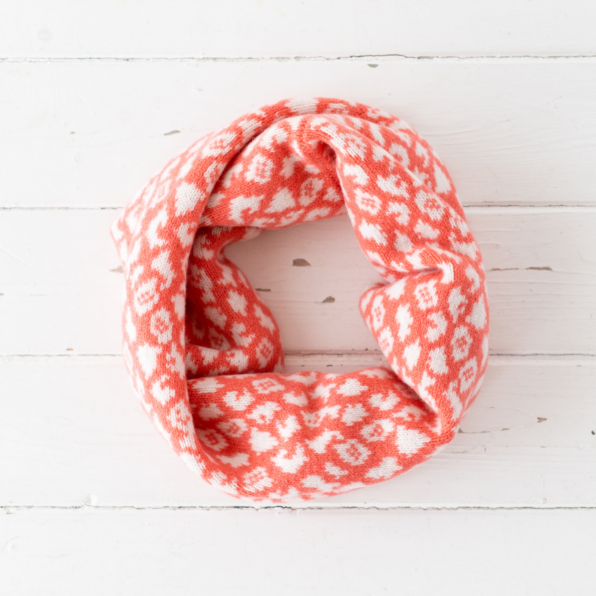 Leopard cowl - coral and white