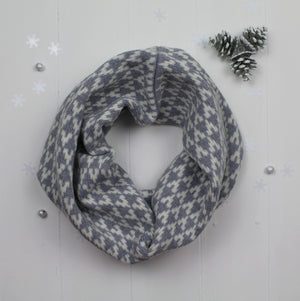 Arrow snood / cowl - seal/ white (MADE TO ORDER)
