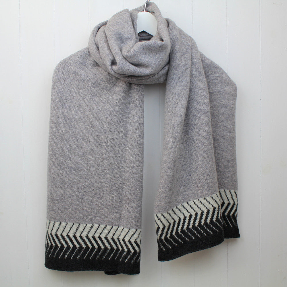 Chevron knitted wrap - monochrome