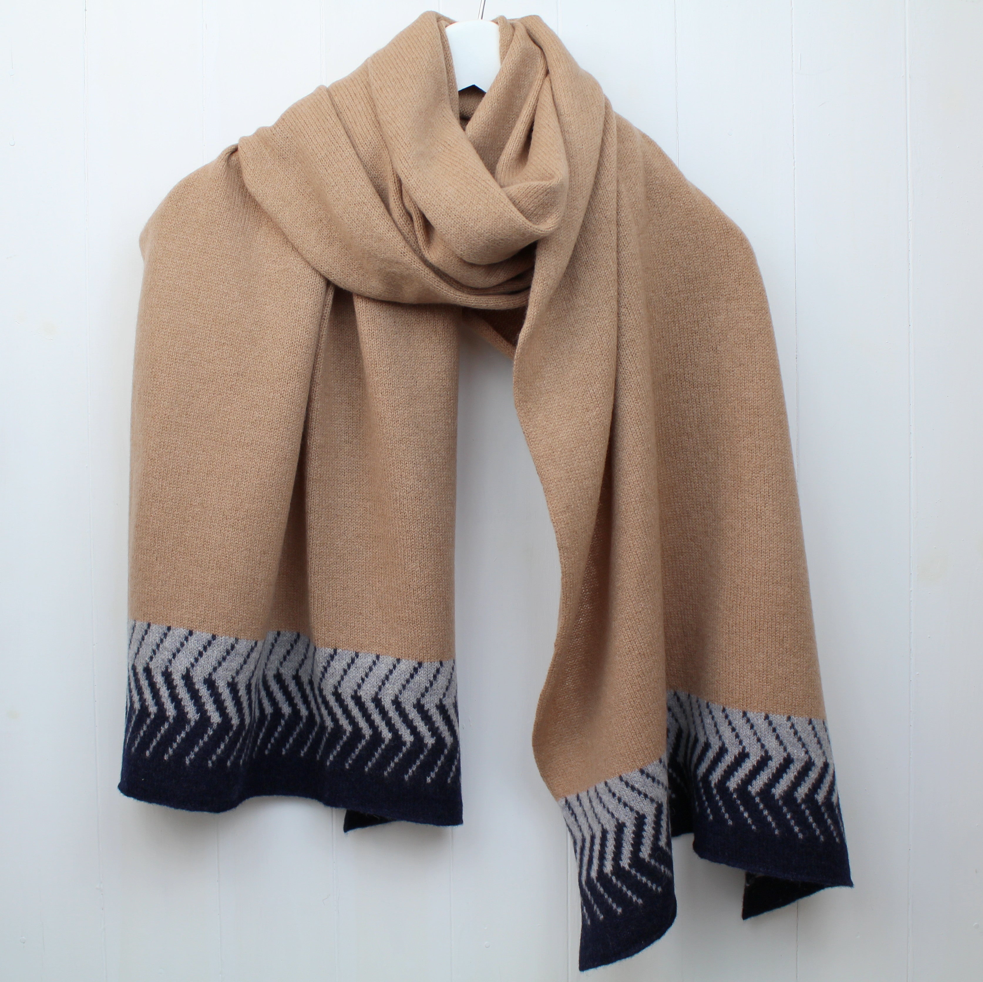 Chevron knitted wrap - camel/navy