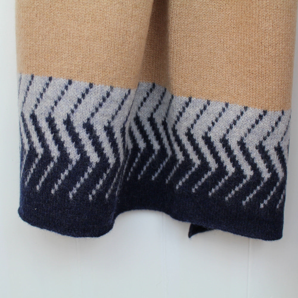 Chevron knitted wrap - camel/navy