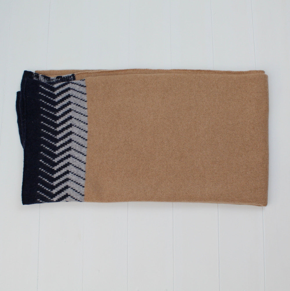 Chevron knitted wrap - camel/navy