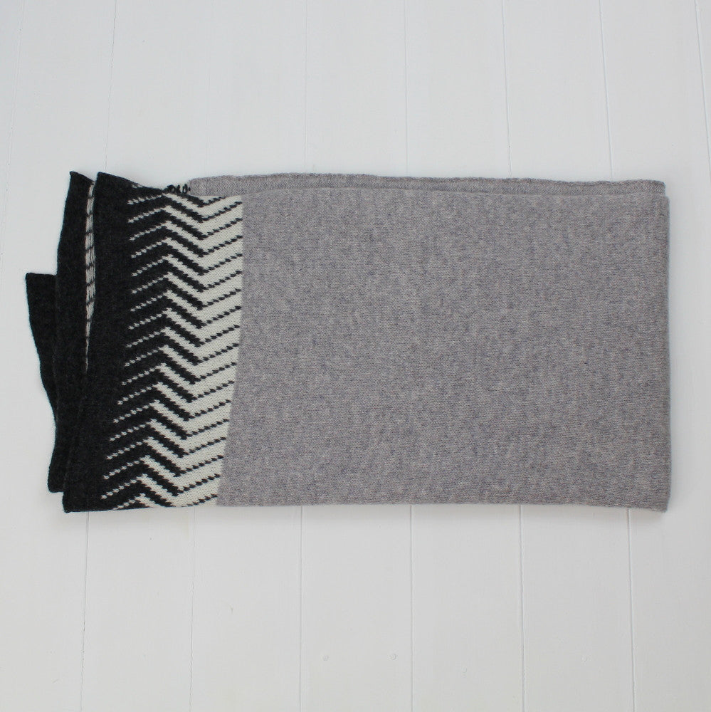 Chevron knitted wrap - monochrome