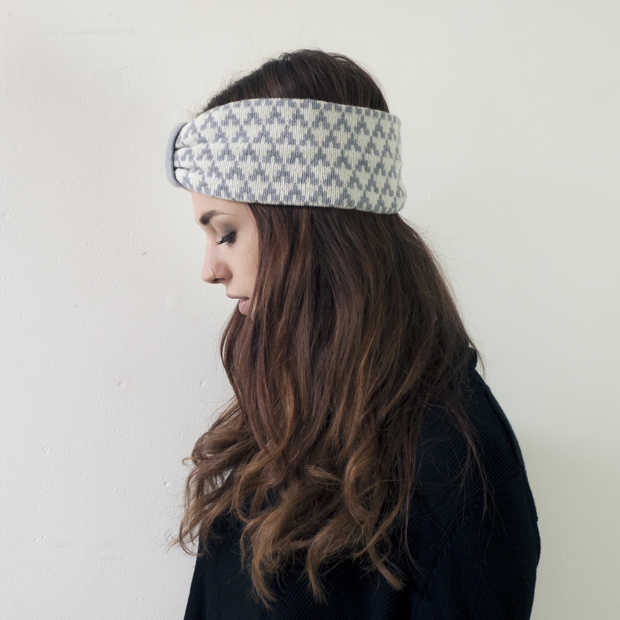 Arrow knitted headband - seal and white (MADE TO ORDER)