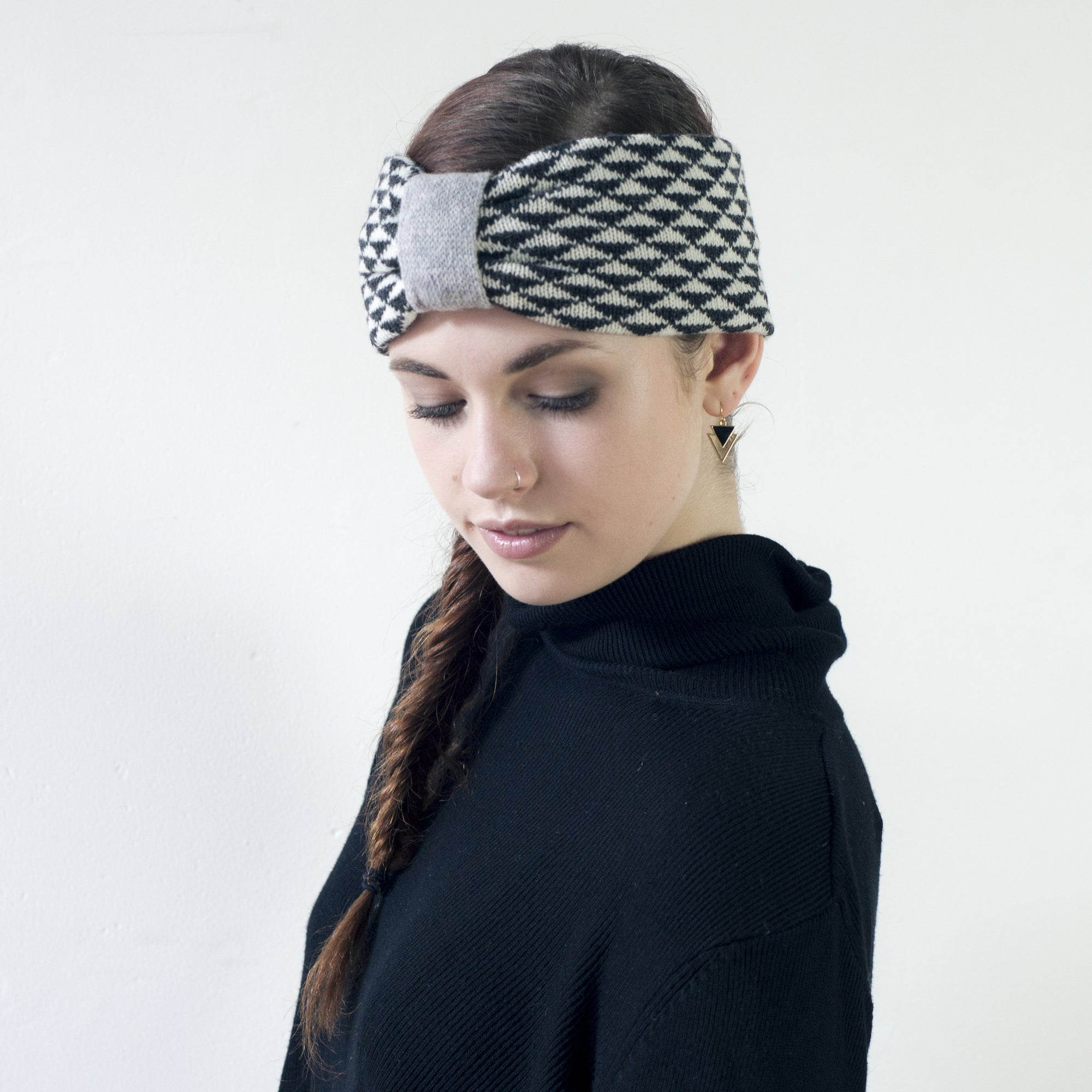Triangle knitted headband - monochrome (MADE TO ORDER)