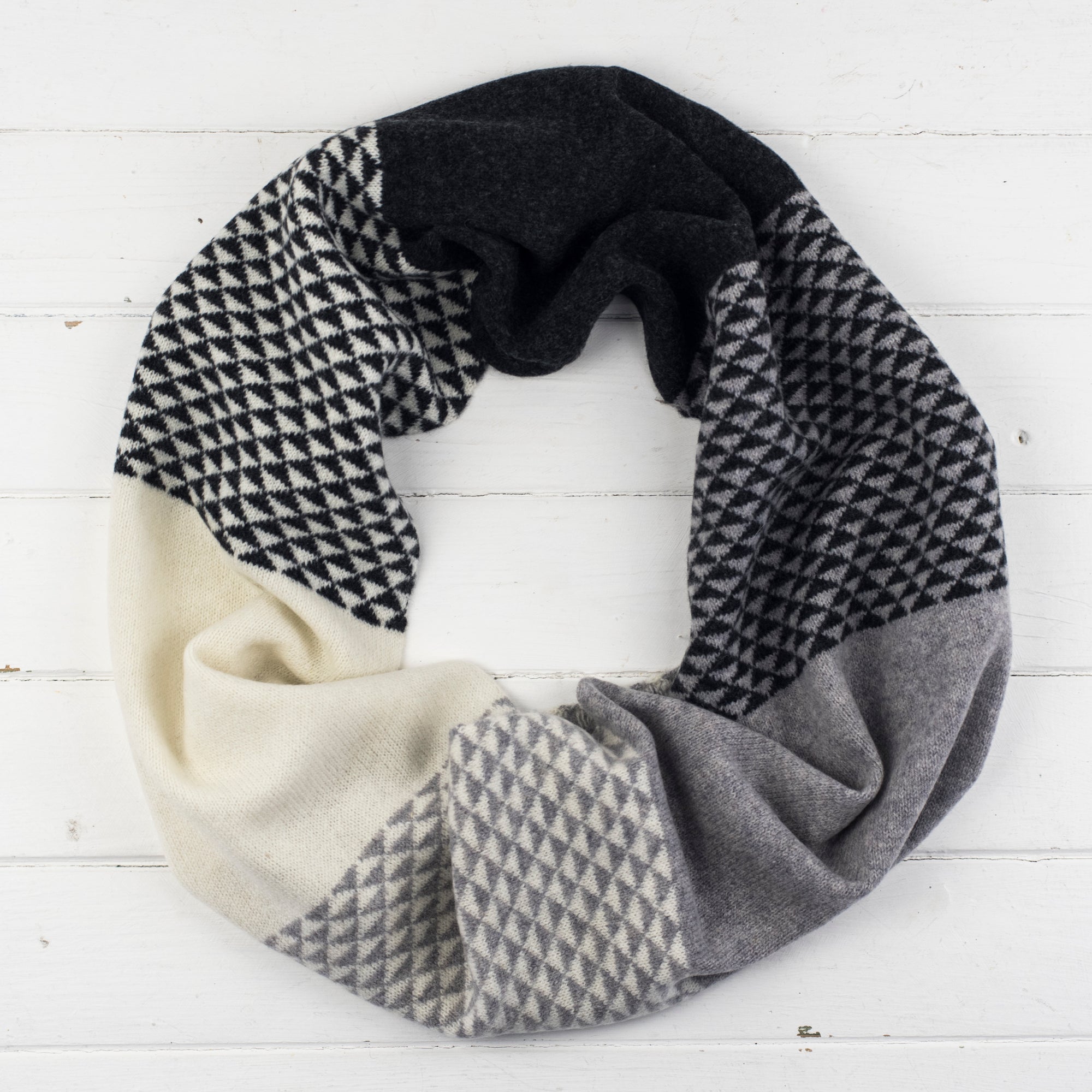 Monochrome triangle circle scarf (MADE TO ORDER)
