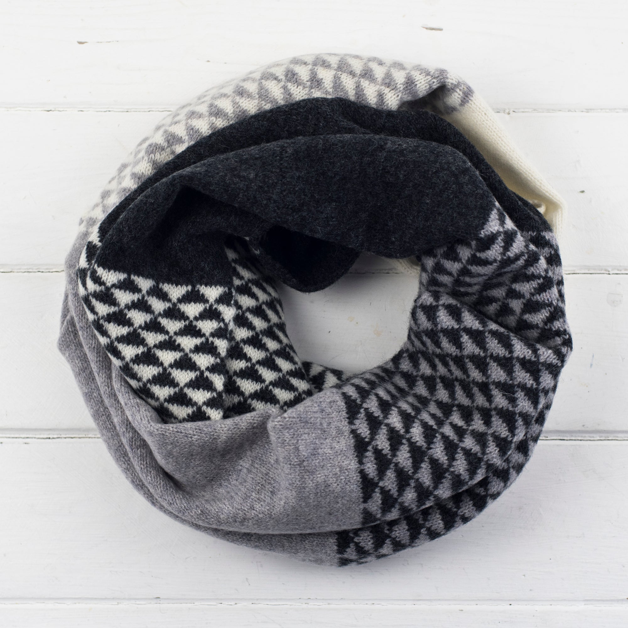 Monochrome triangle circle scarf (MADE TO ORDER)