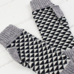 Triangle mitts - monochrome (small size)