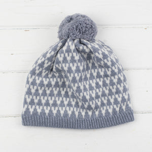 Arrow pom pom hat - seal and white