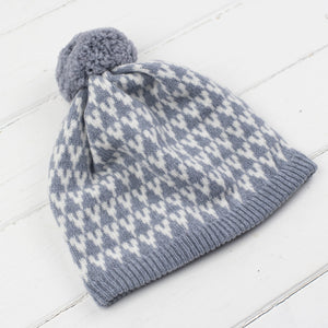 Arrow pom pom hat - seal and white