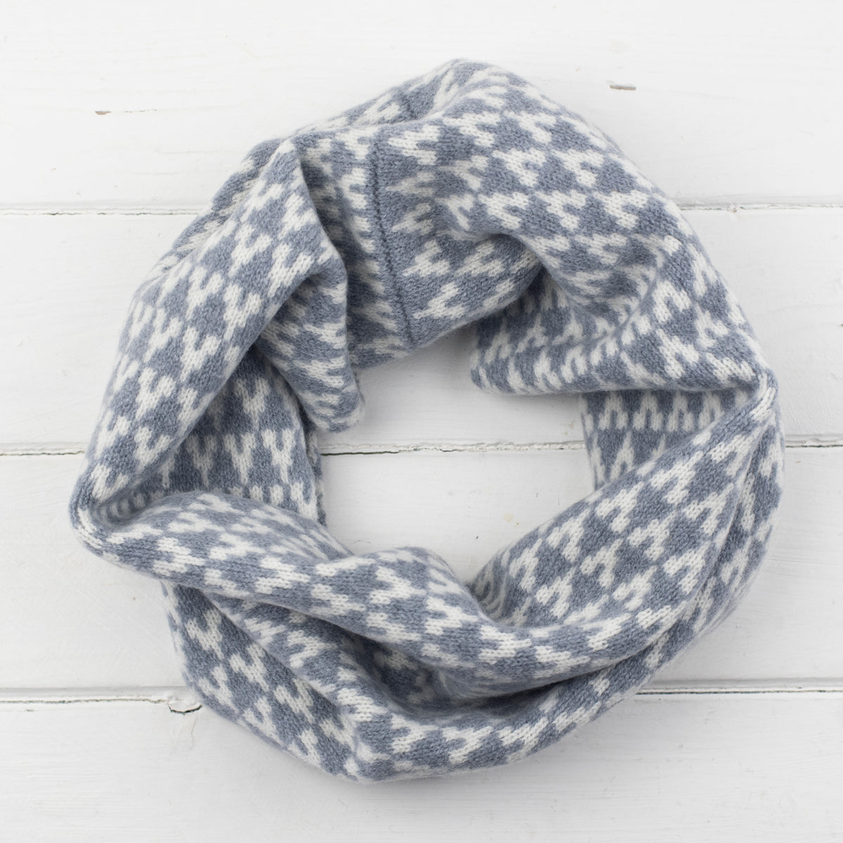 Arrow snood / cowl - seal and white (dispatched in 2-3 weeks)