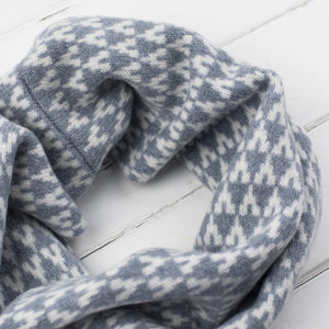 Arrow snood / cowl - seal/ white (MADE TO ORDER)