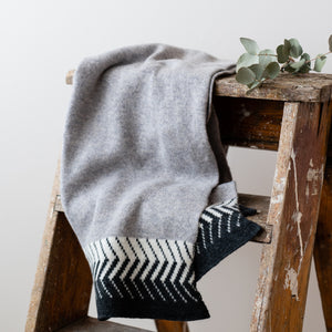 Chevron knitted wrap - monochrome