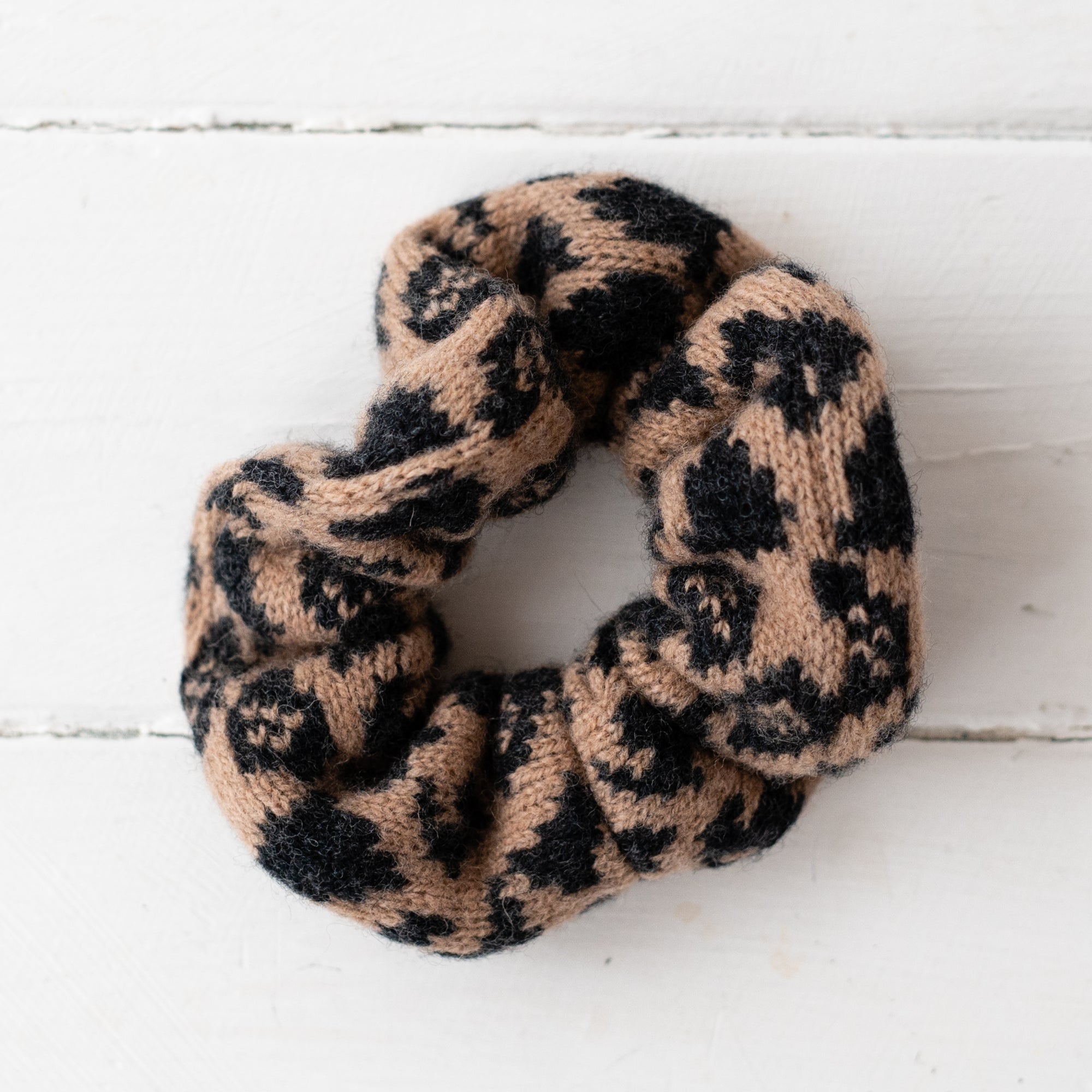 Leopard scrunchie - camel