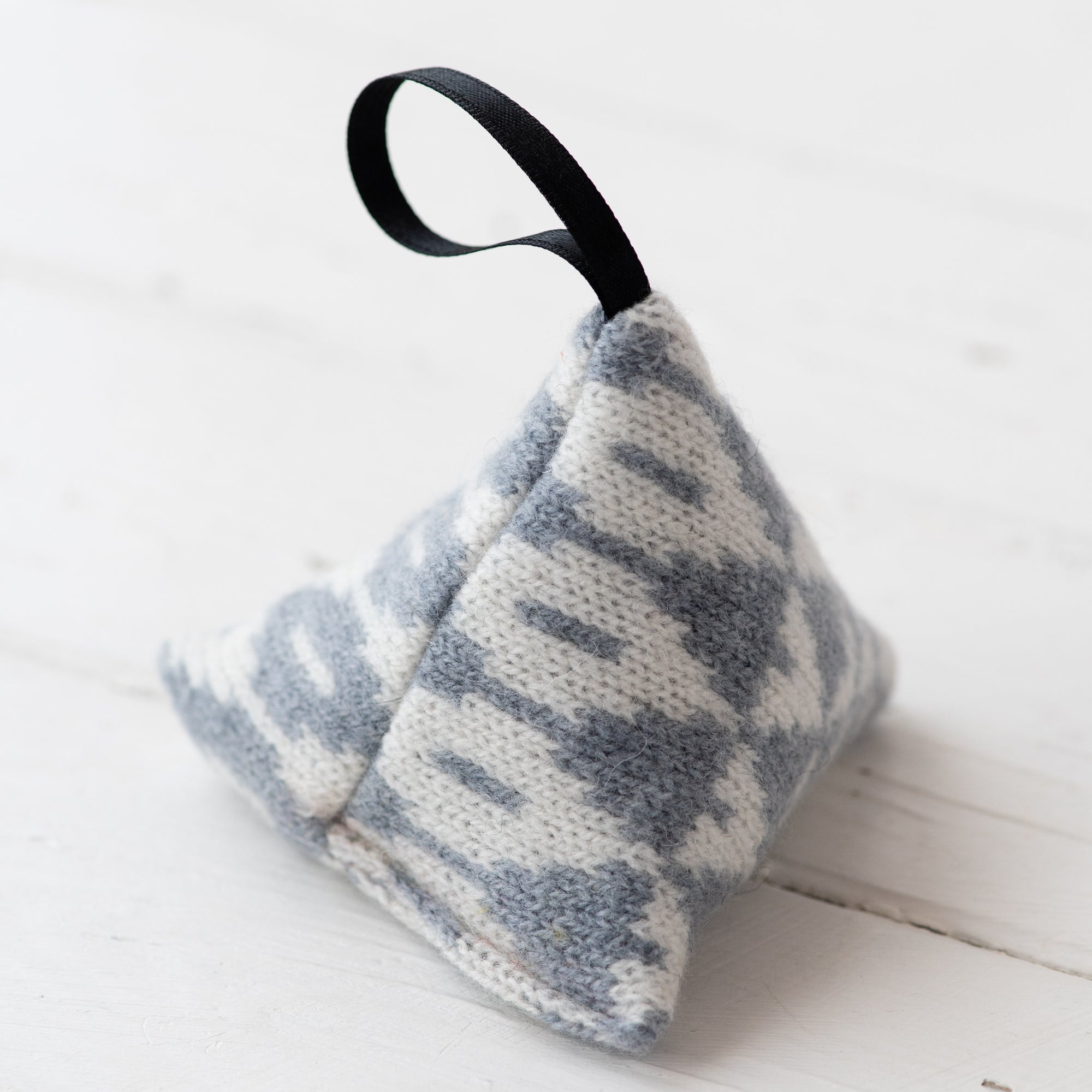 Mirror lavender bag - seal and white