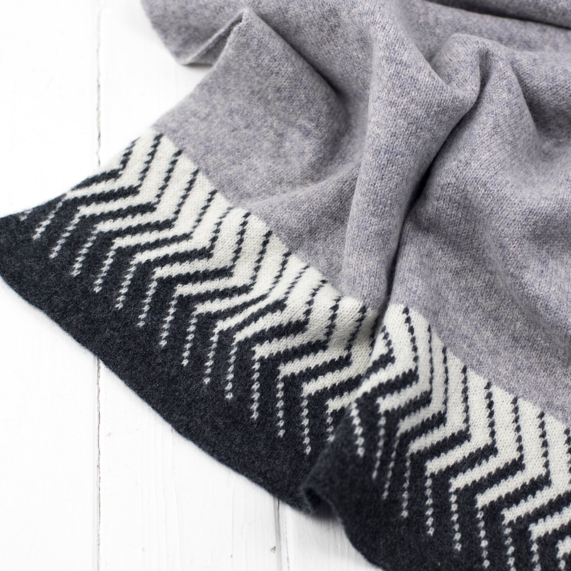 Chevron knitted wrap - monochrome