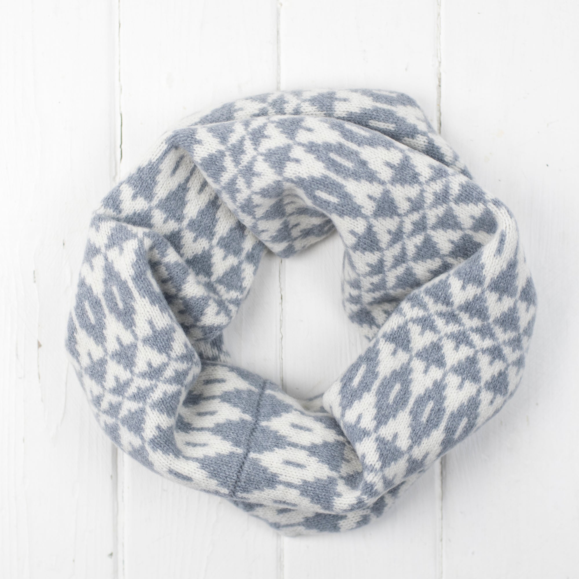 Mirror snood / cowl - seal and white