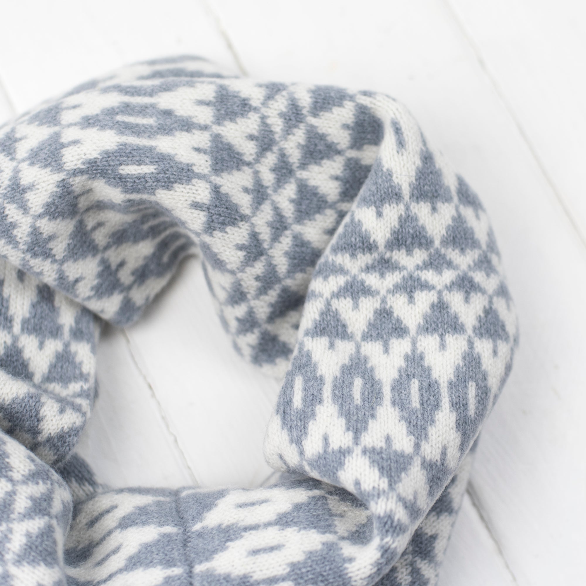 Mirror snood / cowl - seal and white