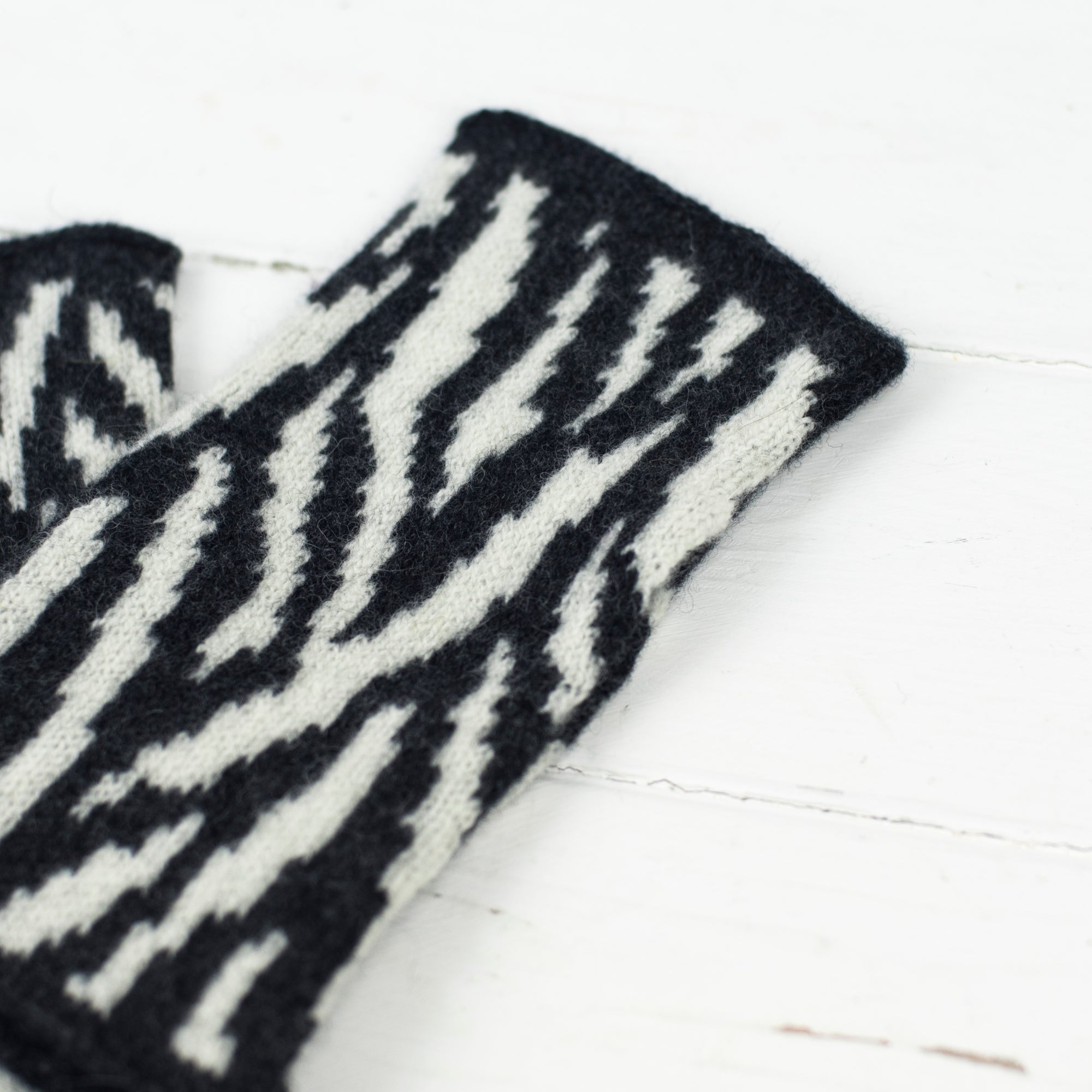 Zebra wristwarmers (MADE TO ORDER)