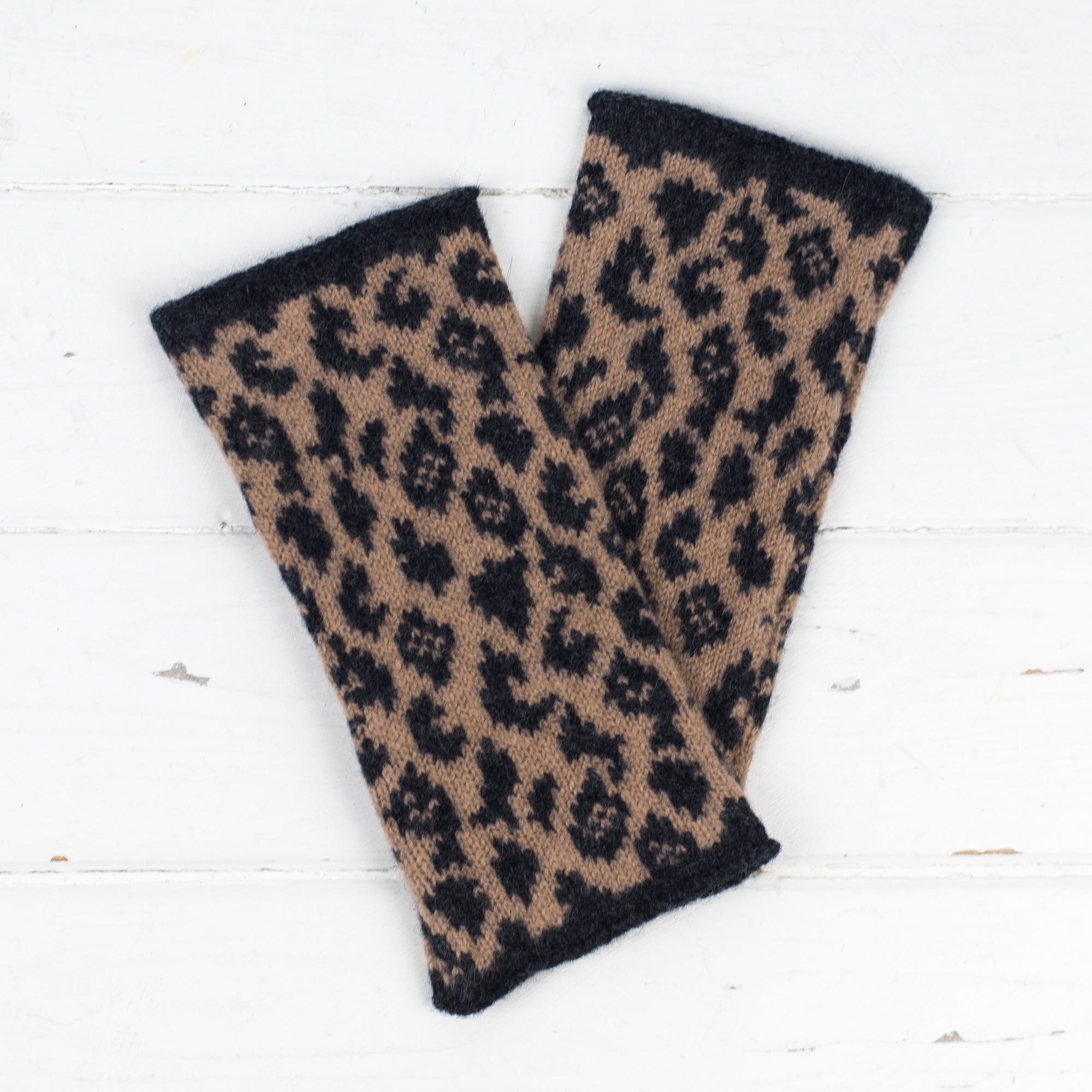 Leopard wristwarmers - camel